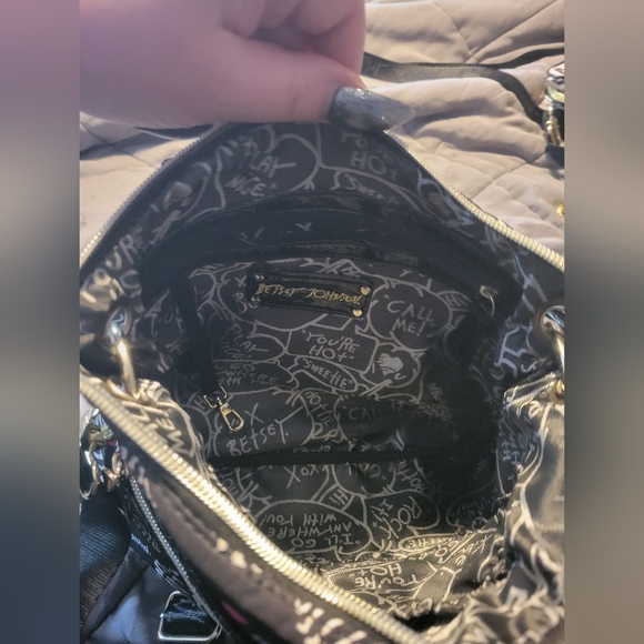 Betsey Johnson Heart Skips A Beat Crossbody Skeletons Hearts - Picture 5 of 5